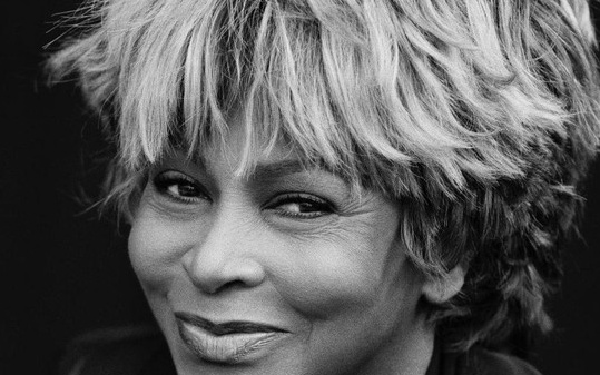 Penyanyi Legendaris Tina Turner Meninggal Dunia di Usia 83 Tahun