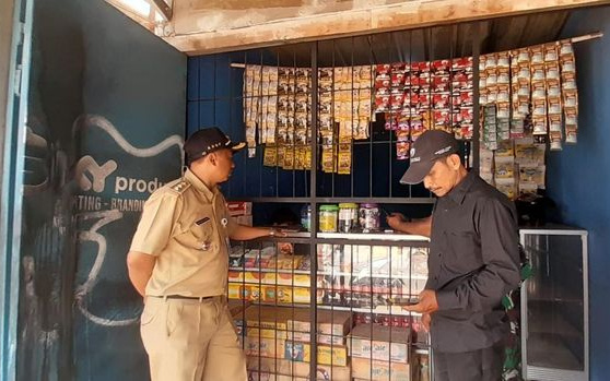 Jual Obat Ilegal, Konter HP di Depok Digerebek