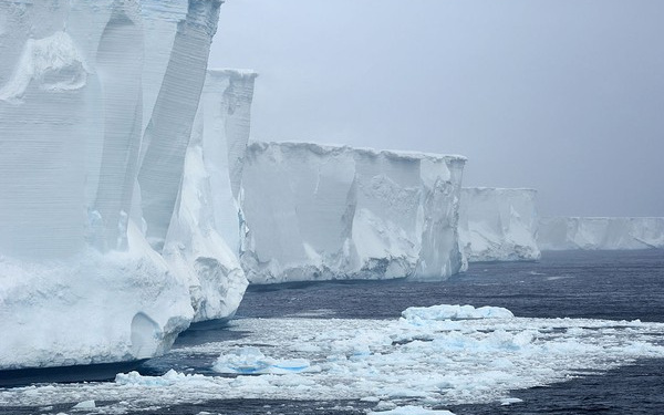 Gila! Gunung Es Antartika Bakal Diseret ke Arab Buat Atasi Kekeringan
