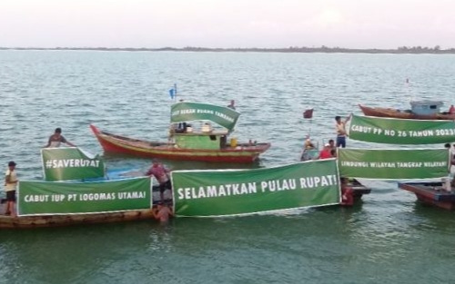 Aksi Nelayan di Pulau Rupat Tolak Tambang Pasir Laut