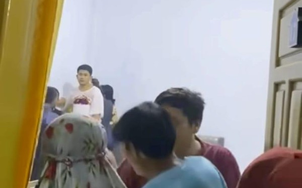 Istri Lagi Haji, Suaminya Digerebek Bareng Selebgram di Hotel