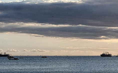 Kapal Misterius Berbendera Rusia Sandar di Pelabuhanratu