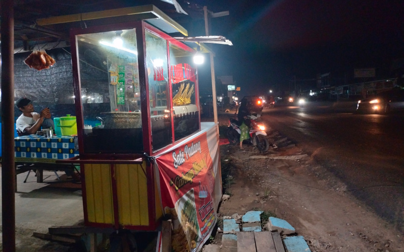 Mencicipi Nikmatnya Sate Cahaya Minang