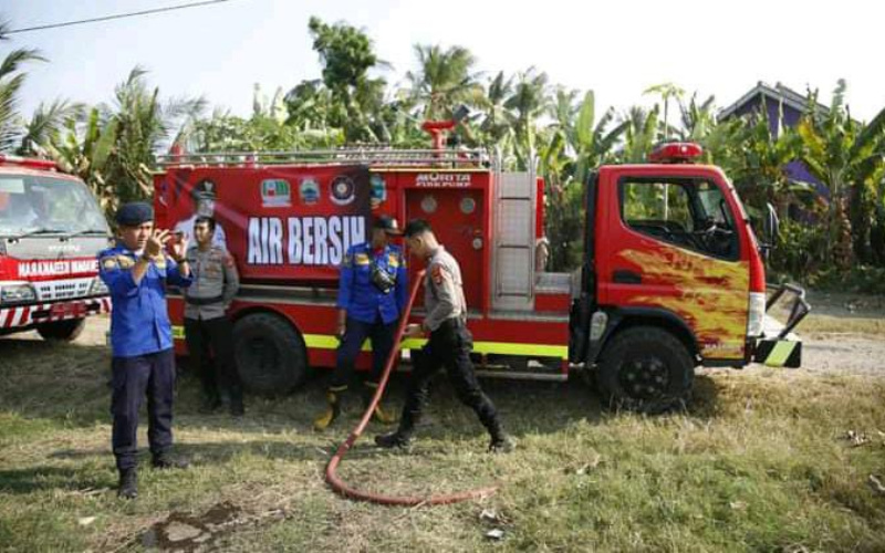 Bupati Lampung Selatan Nanang Ermanto Bantu Warga Kesulitan Air Bersih