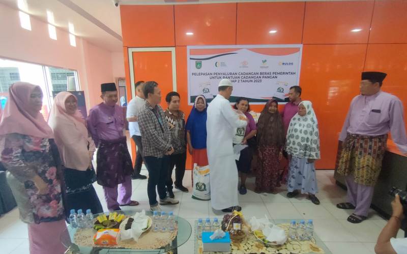 Kantor Pos Indonesia Dumai Salurkan Cadangan Beras Pemerintah