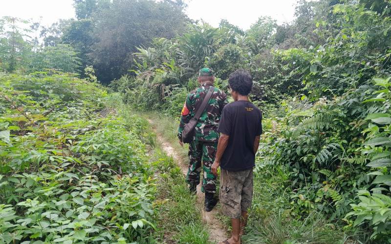 Cegah Karhutla, Babinsa Koramil 01/Dumai Lakukan Patroli