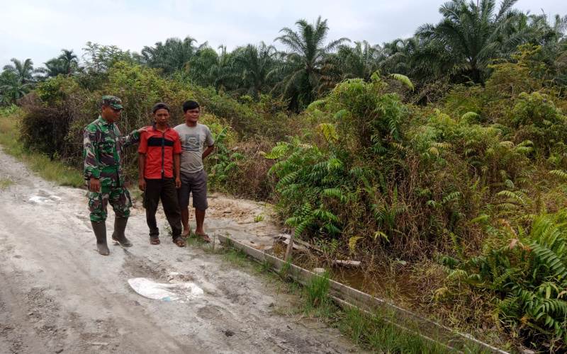 Cegah Karhutla, Babinsa Ramil 03/SS Gencar Sosialisasi Warga