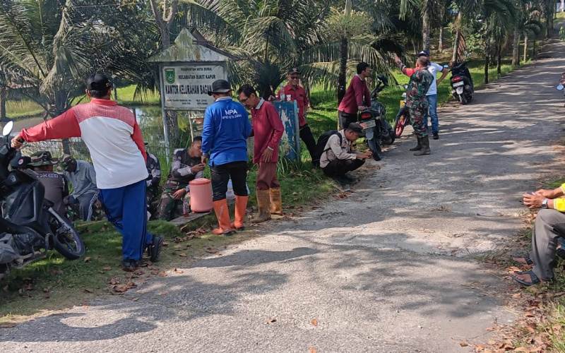 Bersama Maysarakat, Babinsa Koramil 02/BK Gotong Royong