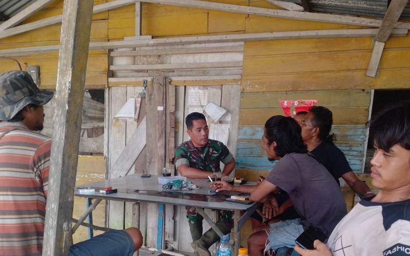 Serma Novrianto Babinsa 03 SS Gelar Komunikasi Sosial dengan Masyarakat