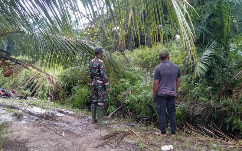 Koptu Erwan dari Koramil 03 Lakukan Patroli Karhutla