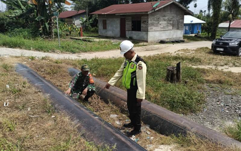 Bersama SKK Migas, Koramil 02/BK Lakukan Patroli