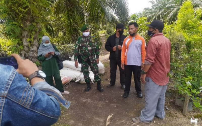 Laksanakan Sosialisasi dan Patroli, Babinsa Ramil 03/SS Cegah Karhutla