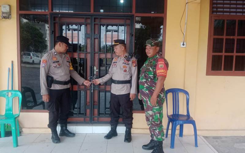 Babinsa Bagan Besar Lakukan Pengamanan Penghitungan Suara Pemilu Tingkat Kecamatan