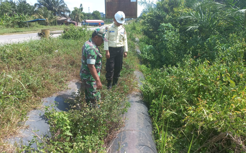 Lakukan Pengecekan Pipa Minyak, Kodim Dumai Bersama SKK Migas Patroli