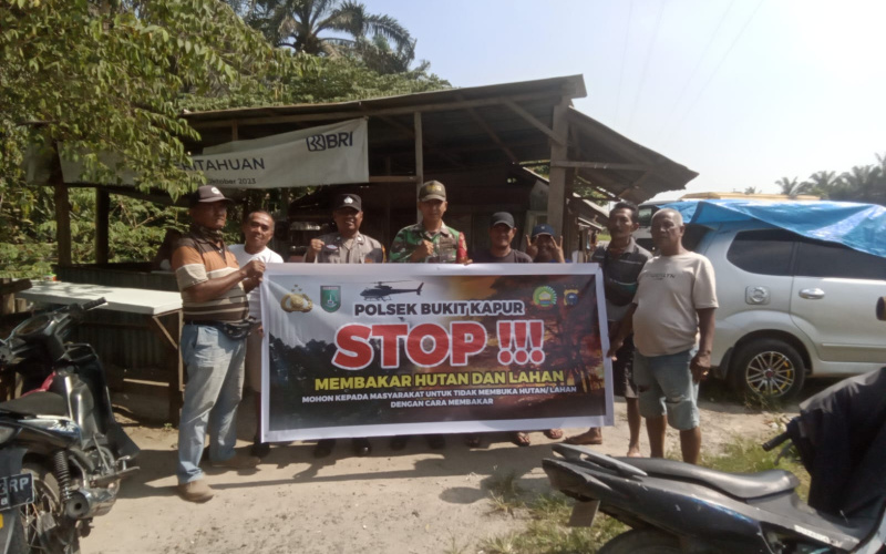 Patroli, Babinsa Koramil 02/BK Melakukan Pencegahan Kebakaran Hutan dan Lahan