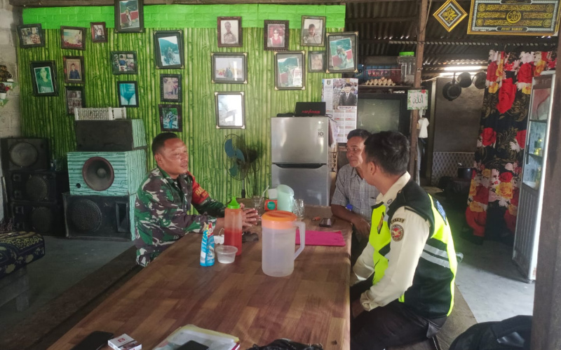 Tingkatkan Keamanan Wilayah, Babinsa Koramil 02/BK Laksanakan Patroli