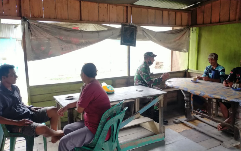 Jaga Keamanan di Sektor Minyak, Babinsa Koramil 02/BK Laksanakan Patroli