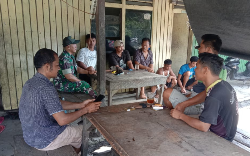 Sertu Jainal Arifin Sampaikan Tindakan Preventif dan Keamanan Kepada Masyarakat