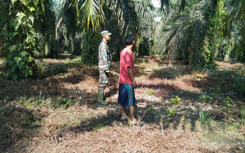 Babinsa Koptu Erwan Ajak Masyarakat Peduli Lingkungan