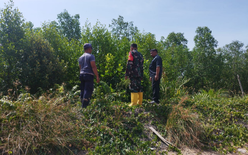 Babinsa Koramil 03 SS di Batu Teritip Laksanakan Patroli Karhutla