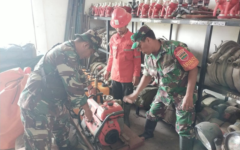 Babinsa Tanjung Penyebal dan Basilam Baru Pastikan Kesiapan Hadapi Situasi Darurat