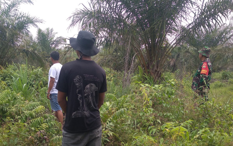 Penjelasan Tentang Bahaya Karlahut oleh Babinsa Pelintung