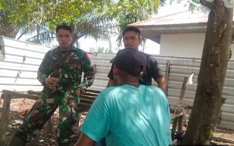 Cegah Karhutla, Babinsa Koramil 03 SS bersama Masyarakat Awasi Hutan dan Lahan