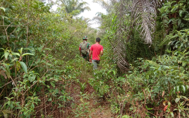 Sertu Ramli dari Pos Ramil 02/MK Sosialisasi Bahaya Karhutla