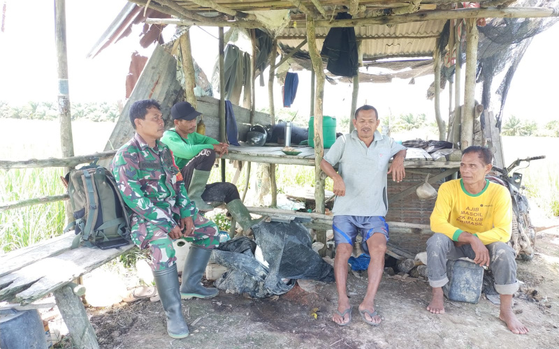 Babinsa Tanjung Penyembal Dukung Pemerintah Capai Swasembada Pangan