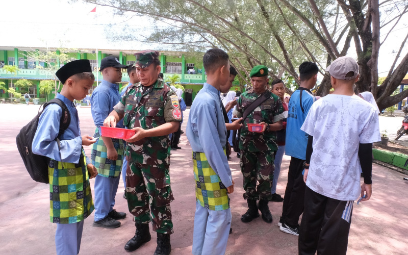 Jaga Kesehatan Gen Z,  Kodim Dumai Berbagi Vitamin