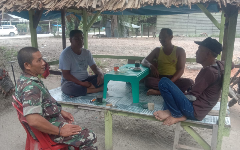 Babinsa Sertu Jainal Arifin Bersinergi, Komunikasi Sosial Jaga Ketertiban