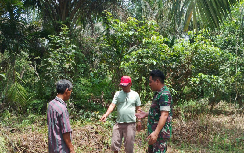 Babinsa Koramil 03 SS Sampaikan Peran Penting Warga dalam Mengantisipasi Karhutla