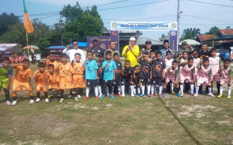 Babinsa Bagan Besar Hadiri Pembukaan Mini Soccer Persibika Raja Langit Cup