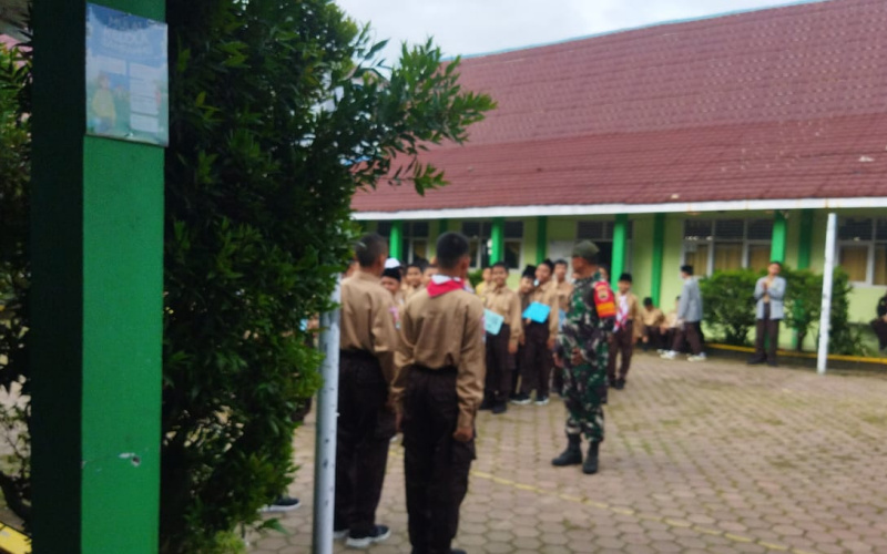 Babinsa Ratu Sima Beri Pelatihan PBB di SMPN IT Jamiatul Muslim Dumai
