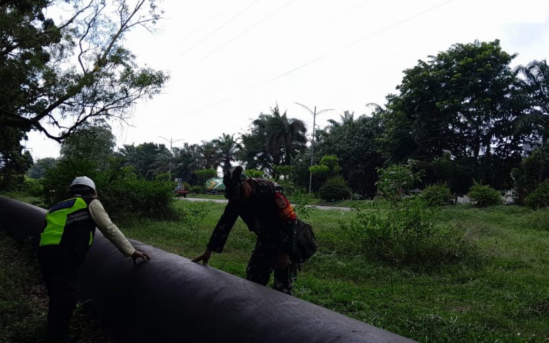 Personel Koramil 01 Dumai Bersama Tim Keamanan dari PT. PHR Patroli Keamanan