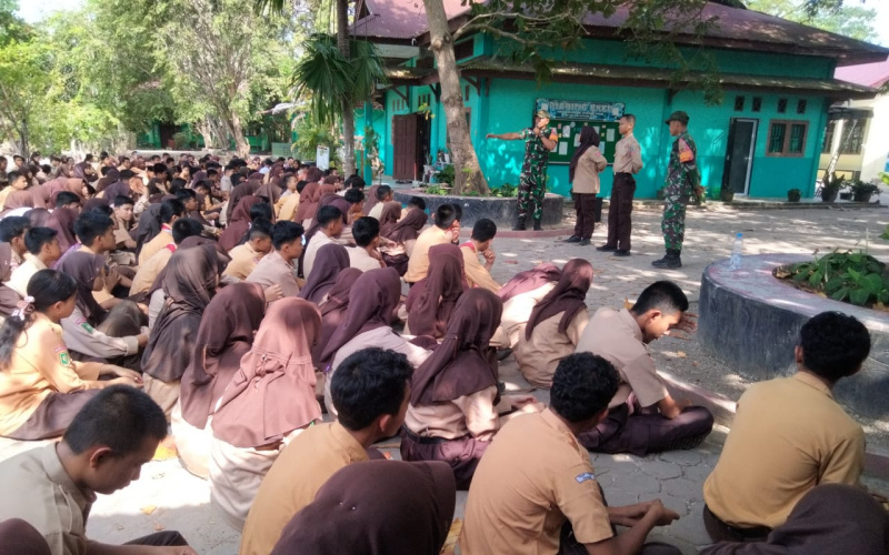 Babinsa Kodim Dumai Beri Pelatihan PBB Kepada Siswa SMAN Binsus