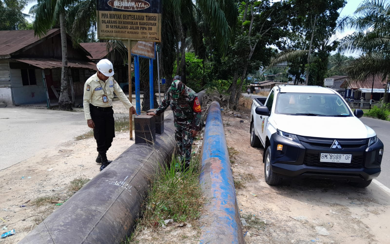 Koramil 01 Patroli Cek Keamanan Pipa Minyak PHR