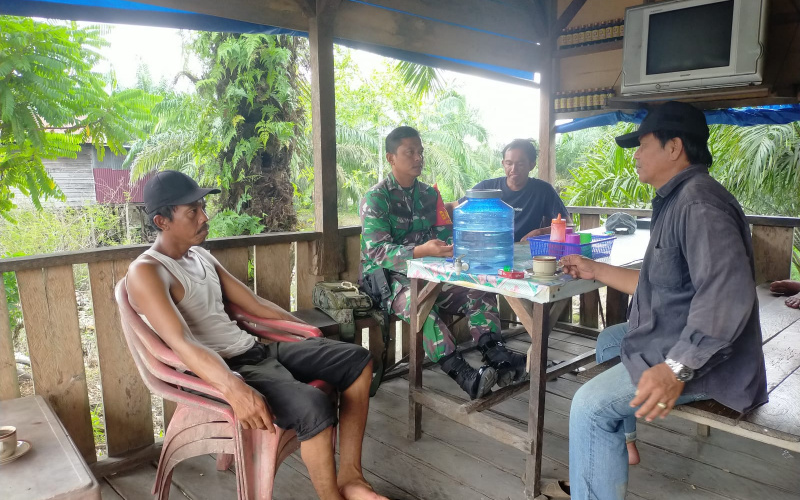 Babinsa Bangsal Aceh Pererat Hubungan Silaturahmi dengan Warga