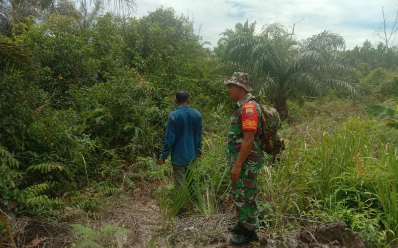 Babinsa Koramil 02 Patroli Karlahut di Kecamatan Medang Kampai