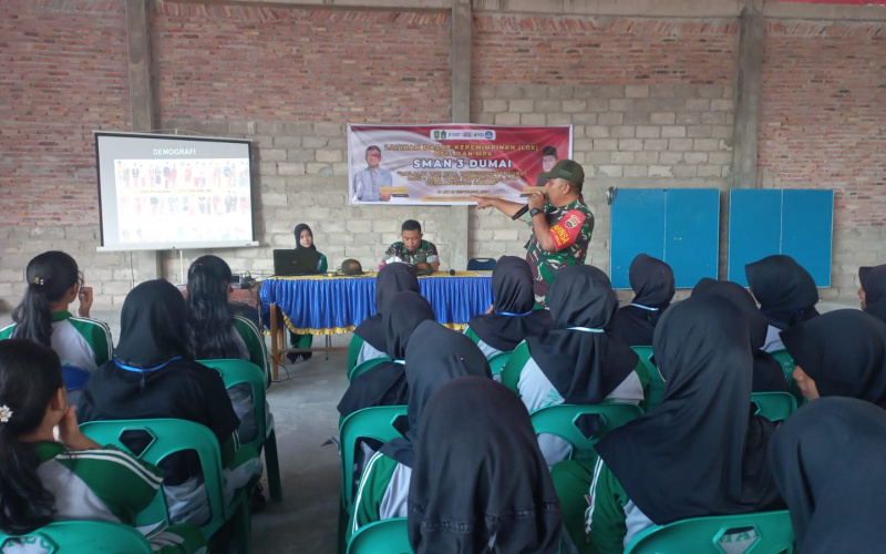 Di SMAN 3 Dumai, Peltu Cecep Komara Beri Pelatihan LDK