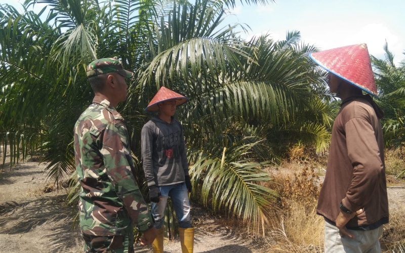 Babinsa Koramil 03 Sosialisasi dalan Menjaga Lingkungan di Wilayah