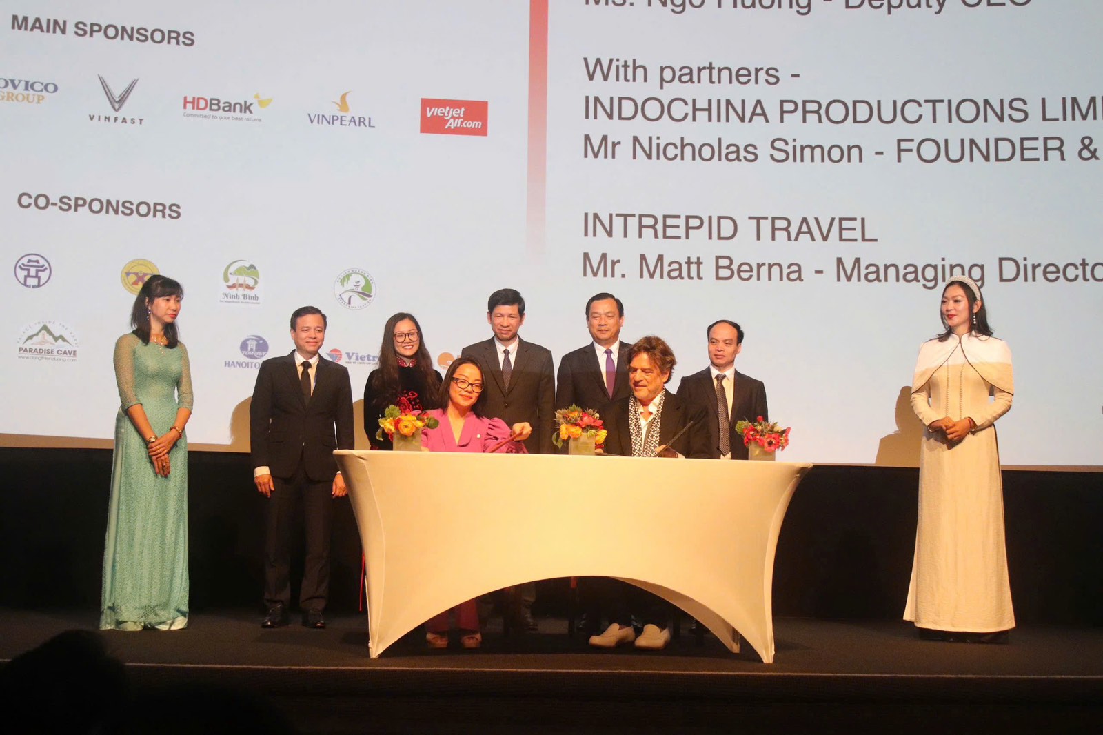 Tingkatkan Citra Pariwisata dan Budaya, Vingroup Tandatangani MOU dengan Warner Music Group dan Indochina Productions