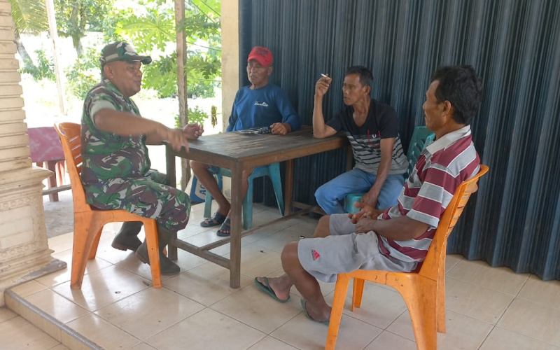 Babinsa Bukit Nenas Jalin Silaturahmi dengan Masyarakat
