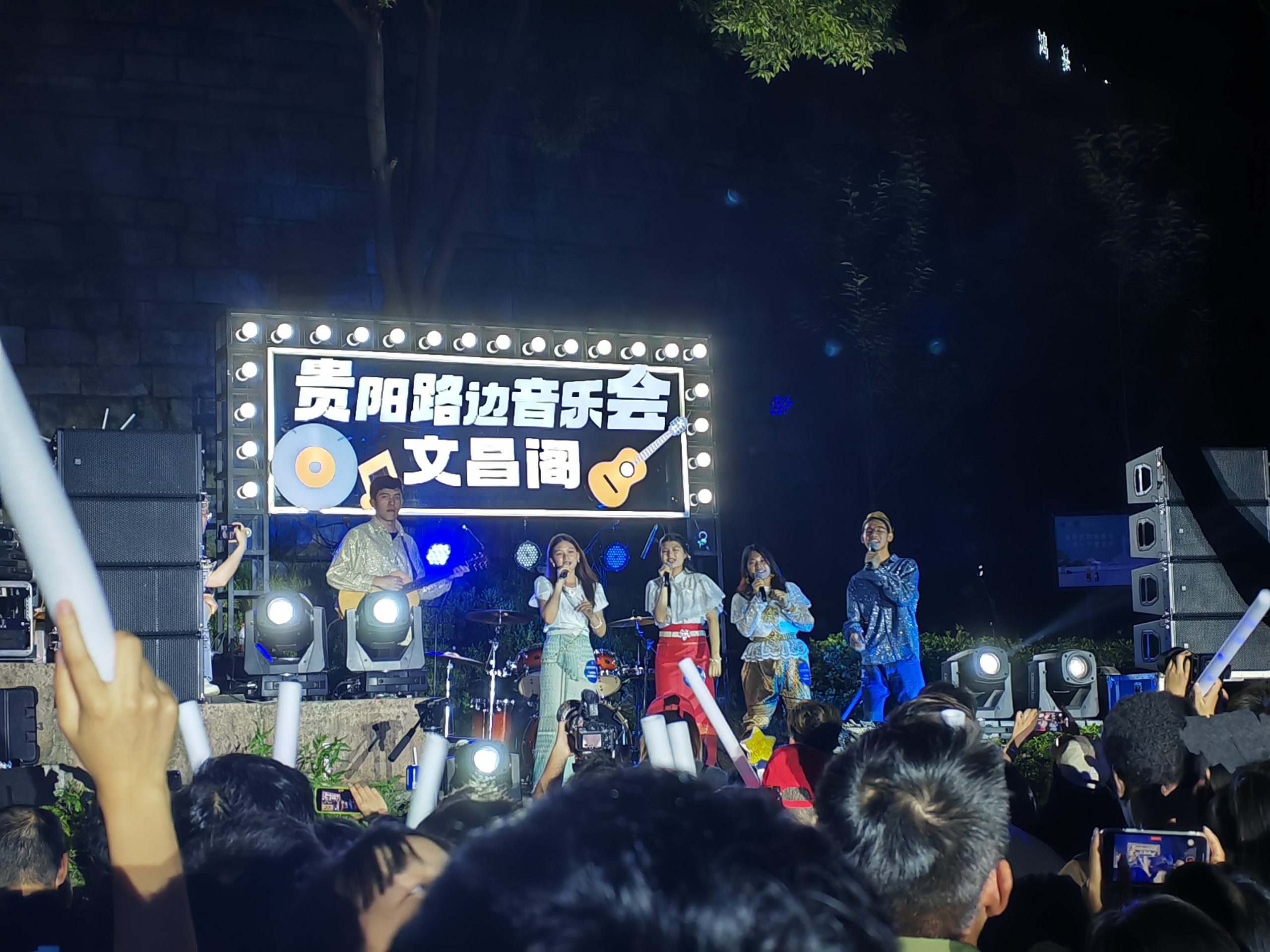 Konser Pinggir Jalan Kian Populer di Guiyang, Tiongkok