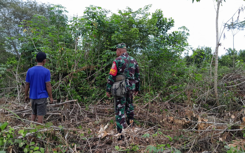 Serma F Purba Patroli di Wilayah Rawan Karhutla