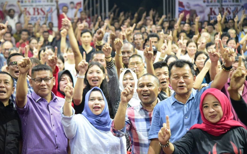 Negeri Tenteram Damai  Warga Tionghoa Pilih Kasmarni Bagus Santoso