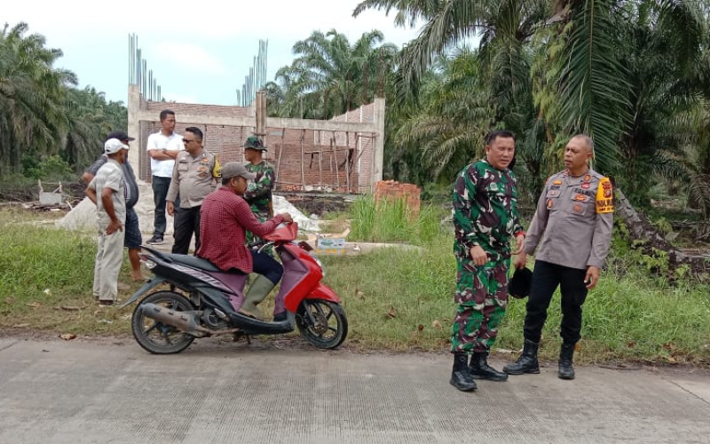 Kapten Hendra Darma Pimpin Gotong Royong bersama Anggota